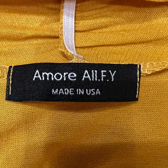 Amore Yellow Gold light weight, long sleeve cardigan - Picture 6 of 8